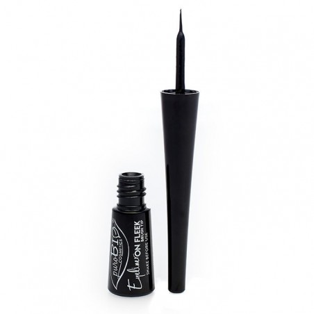 eyeliner on fleek - brush tip